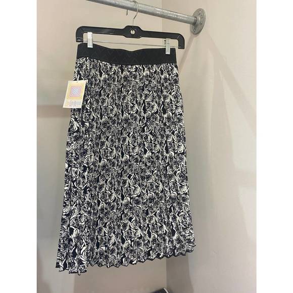 NWT LuLaRoe S Small JILL Skirt Pleated Solid Black MultiColor